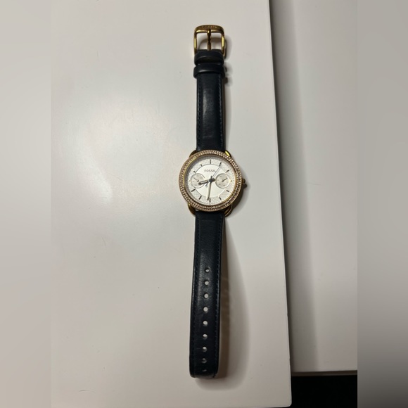 Fossil Watch - Picture 1 of 4
